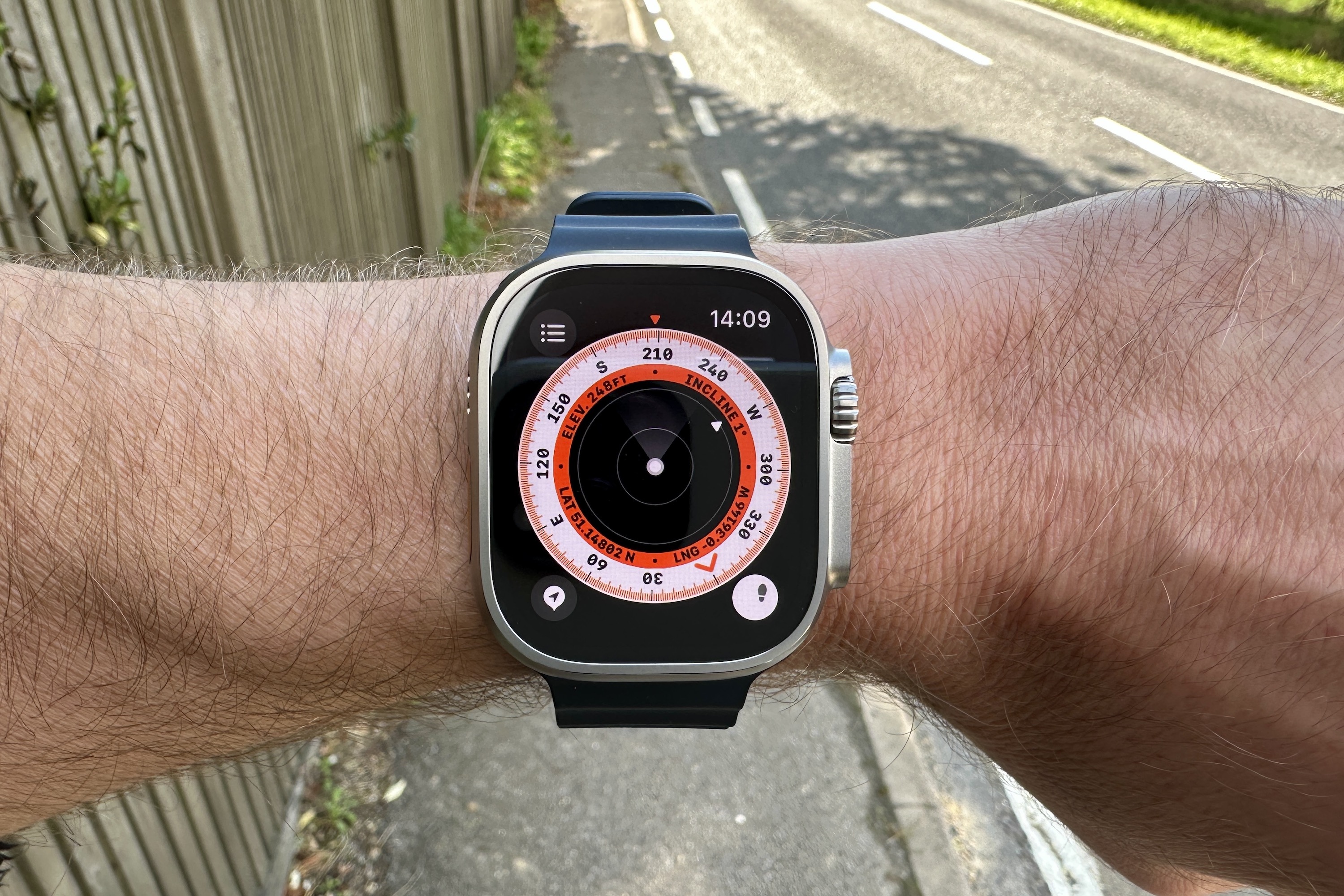 Back Track showing the direction to walk on the Apple Watch Ultra.