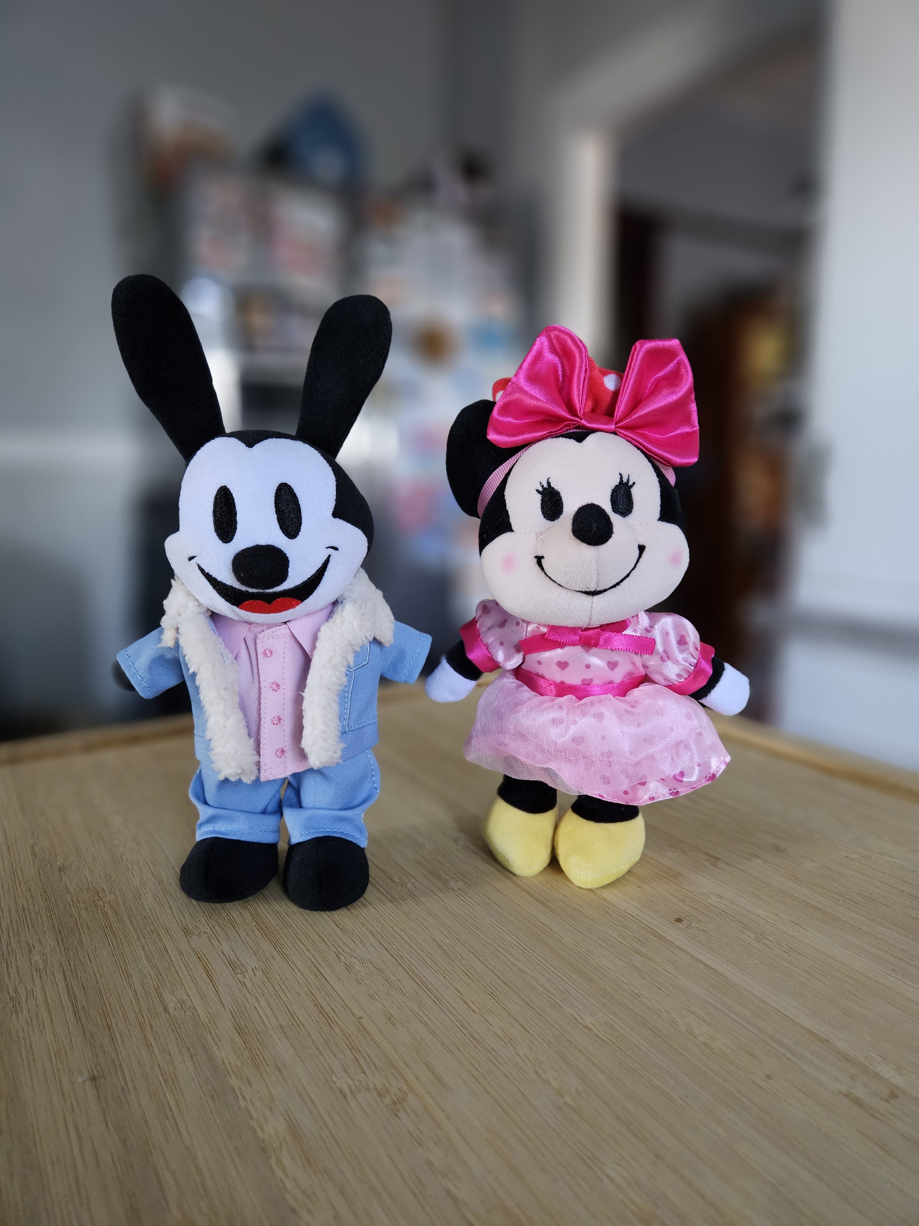 Oswald and Minnie nuiMOs portrait mode